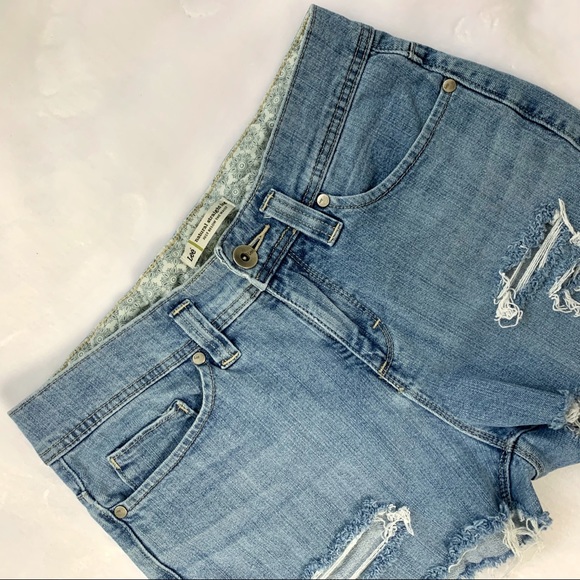 Vintage Lee Distressed Shorts - Picture 3 of 5